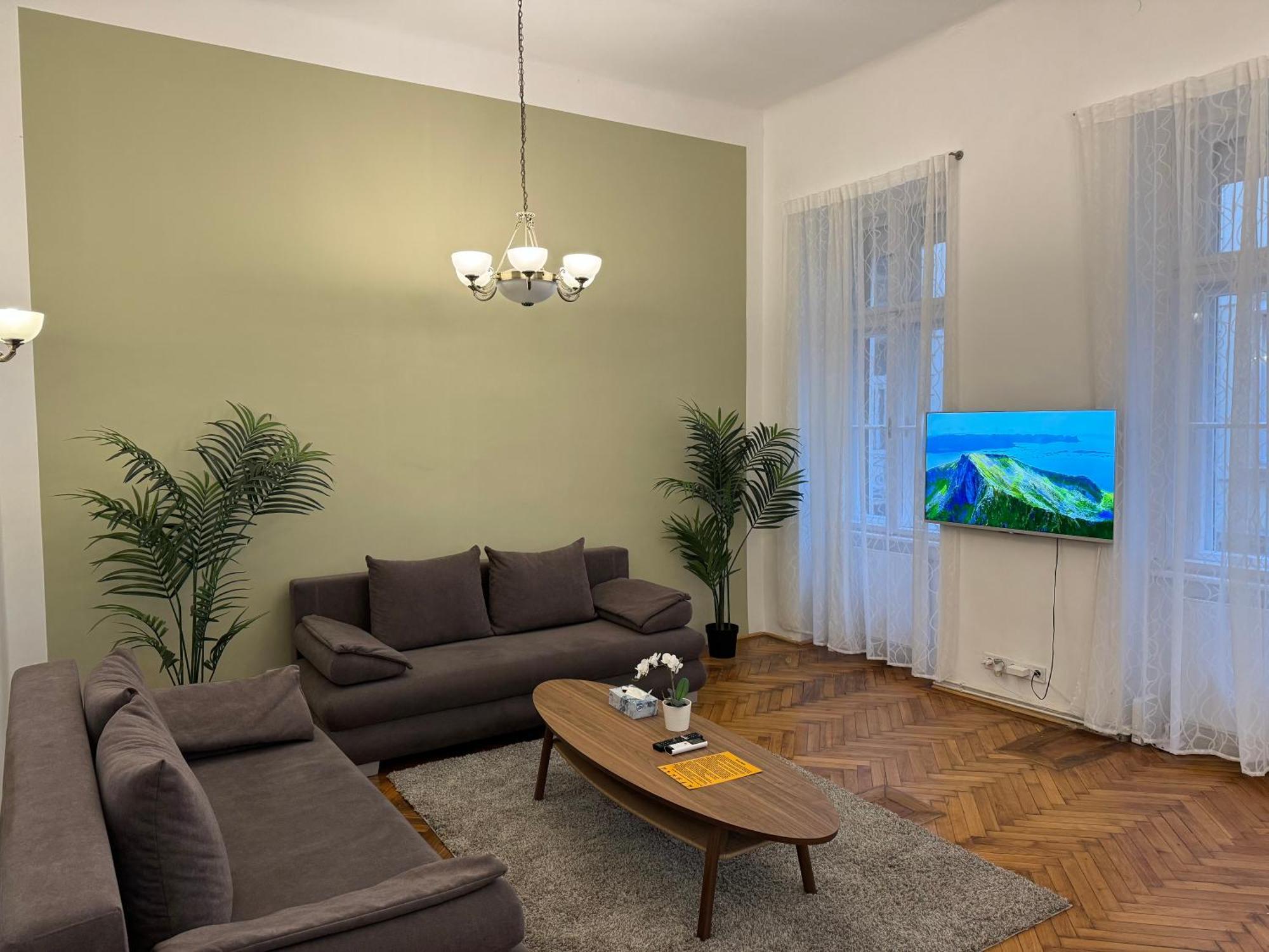 Apartment Exceptional In Center *