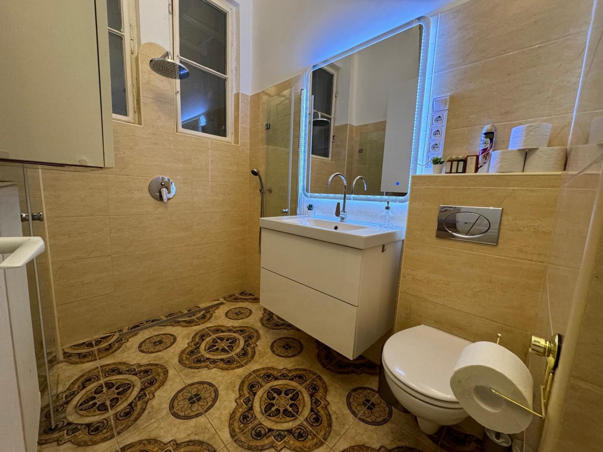Apartment Exceptional In Center *