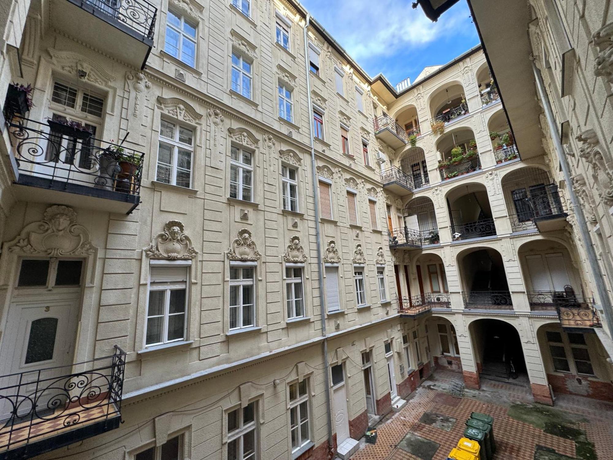 Apartment Exceptional In Center Budapest